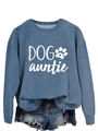 Détail du sweat bleu Dog Auntie montrant la texture coton et l'imprimé blanc - S / Bleu (Police Blanche)