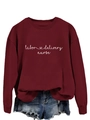 Détail de l'imprimé labor delivery nurse sur un sweat bordeaux à col rond et cœur - S / Rouge Vin (Police Blanche)