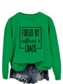 Détail du sweat vert col rond imprimé caffeine chaos et du short en jean bleu délavé - S / Vert Herbe (Police Noire)