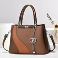 Detail der Patchwork-Tasche mit braunem Leder und strukturiertem Webstoff-Elementen - L27 B12 H19 / Braun