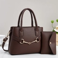 Ensemble sac à main marron foncé en cuir grainé avec mors doré et bandoulière réglable - 27/12/20 / Café