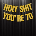 Gouden glitter banner 'HOLY SHIT YOU'RE 70' voor decoratie van een 70ste verjaardagsfeest - 70ste verjaardag