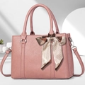 Große rosa Handtasche aus Leder mit drei Reißverschlüssen und Schleifendekor - 30x13x21cm / Rosa