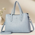 Borsa tote in pelle azzurra con trama a grana e tracolla regolabile in metallo argento - Blu