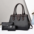 Conjunto de tres bolsos de cuero negro con asas marrones y detalles plateados - Negro