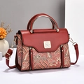 Borsa rossa con motivo a onde cinesi, manico dorato e tracolla con logo uccello - Rosso