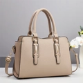 Detail of beige lychee pattern handbag with golden metal accents and slim shoulder strap - L30xW13xH22 / Apricot