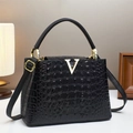 Bolso de mano negro con grabado de cocodrilo, logo V dorado y correa ajustable - 27*11*19 / Negro
