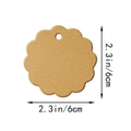 Braune Geschenkanhänger aus Kraftpapier in Blumenform mit 6 cm Durchmesser und Loch - Ohne Seil / Kraftfarbe