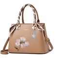 Khakifarbene Handtasche mit Blumen-Schmetterlings-Stickerei und Seidenschal-Griff - 31/13/22cm / Khaki