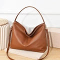 Sac cabas marron en cuir grainé avec doubles bandoulières et garnitures dorées - Grand / Jaune Terre