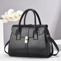 Bolso de mano clásico de cuero negro con cierre dorado y bandolera para el trabajo - Negro / 29x14x22