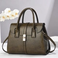 Bolso de mano verde oliva con cierre metálico dorado y correa de hombro para mujer - Verde / 29x14x22