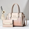 Beiges Set aus Handtasche und Geldbörse mit Kroko-Prägung und glänzendem Lackleder - Hellrosa