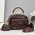 Bolso bandolera marrón con monograma, correa ancha y set de mini monedero - Café con Letras