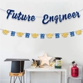 Striscione Future Engineer glitter blu e decorazioni con cappello laurea 2023 da parete - Striscione Future Engineer Blu Rosa E Ghirlanda Tocco Oro Blu 2023