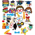 Kit accessori foto diploma asilo 2026 con cappelli di carta colorati e biglietti vivaci - Accessori Foto di Laurea con Copricapo Colorato