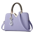 Bolso estructurado de color violeta claro con relieve geométrico y asas trenzadas - Azul claro