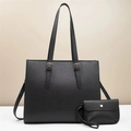 Detalle de bolso tote negro de grano con correa ajustable y estuche pequeño a juego - Juego de Bolso Tote Y Bolsa / Negro