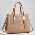 Elegante rosa bestickte Handtasche mit luxuriösem M-Muster und modischem Tragegriff - Rosa