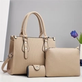 Détail de l'ensemble de sacs en cuir grainé beige avec pochette et porte-cartes - Khaki