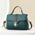 Borsa a mano in pelle verde scuro con trama litchi, cinturino marrone e fibbia argento - Verde
