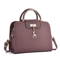 Elegante borsa a tracolla prugna con ciondolo a forma di alce dorato e manico tondo - Stile Pendaglio Cervo / 26cm x 10cm x 18cm / Viola