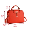 Piccola borsa a mano squadrata arancione vivace con ciondolo a forma di cervo oro - Stile Pendaglio Cervo / 26cm x 10cm x 18cm / Rosso