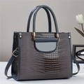 Sac à main bleu-gris gaufré crocodile avec doubles poignées et bandoulière réglable - L27xL13xH22cm / Gris