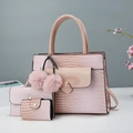 Ensemble de sacs à main roses façon crocodile avec trois pièces et pompons décoratifs - Rose
