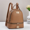 Brauner Mini-Rucksack aus Leder mit Lychee-Maserung und goldenen Beschlägen für Damen - 24x12x29cm / Khaki