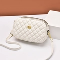 Bolso bandolera acolchado blanco con tres cremalleras doradas y triple compartimento - Blanco