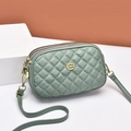 Sac bandoulière matelassé vert clair avec trois compartiments zippés dorés - Vert clair