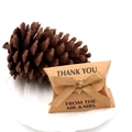 Detail der Kraftpapier Kissenbox mit Thank You Aufdruck und goldener Schleife - 9*6.4*2.4cm / Braunes Kraftpapier (Mr & Mrs Druck)
