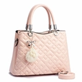 Bolso acolchado rosa con colgante de perla y lazo y correa de hombro desmontable - Rosa