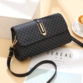 Elegante borsa a tracolla grigio scuro con motivo geometrico e chiusura dorata - Nero
