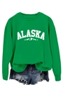 Détail du sweat vert clair ALASKA à col rond avec imprimé montagne et short en jean - S / Vert Herbe (Police Blanche)