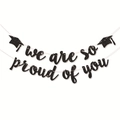 Striscione di laurea in glitter nero con testo celebrativo e icone di tocco accademico - Stile Celebrazione della Laurea / Glitter Nero