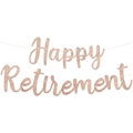 Dettaglio dello striscione Happy Retirement con glitter oro rosa e carattere elegante - Striscione per Pensionamento Oro Rosa