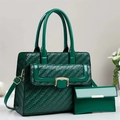 Conjunto de bolso verde oscuro trenzado con cartera a juego y cierre metálico dorado - 28/12/23 / Verde