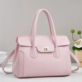 Stijlvolle lichtroze draagtas van kiezelleer met gouden gesp en handvat voor dames - 30cmx12cmx24cm / Roze