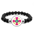 Pulsera de cuentas negras brillantes con dije del emblema de Ucrania sobre fondo blanco - Estilo Ancla Dorada Cruz Rosa (JY006307-8)