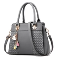 Sac à main élégant en cuir PU matelassé gris avec pompon floral et bandoulière amovible - Gris clair