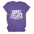 Détail du t-shirt violet chiné avec texte blanc Ecclésiaste 3:1 et icônes d'étoiles - Violet (Police Blanche)