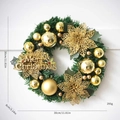 Nahaufnahme von 30cm Weihnachtskranz mit goldenen Kugeln und Merry Christmas Schild - Gold