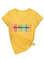 Dettaglio della t-shirt giallo senape con scollo a V e nodo Pharmacy Technician - S / Giallo (Grafica Nera)