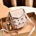 Mini-Handytasche aus beigem Leder mit goldenem Logo und süßem Stier-Anhänger - Khaki Monogramm-Khaki