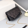 Mini sac bandoulière noir avec rabat à paillettes colorées et chaîne dorée - Paillettes Noir