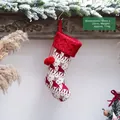 Detail van gebreide kerstsok met elandpatroon, afmetingen 40cm bij 22cm informatie - Rendier Stijl