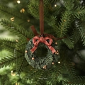 Corona de Navidad vintage con lazo rojo y bayas doradas para adorno del árbol - Combinación de lazo